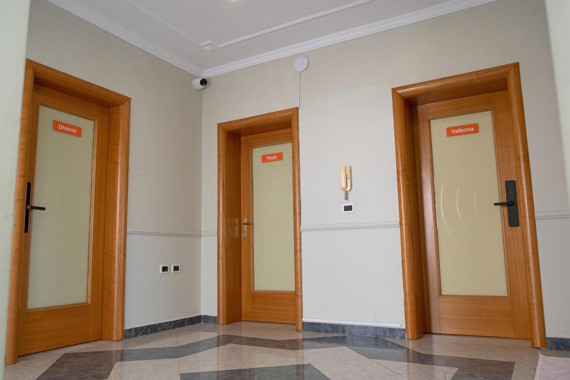 Mandarine Hostel Tirana Eksteriør billede