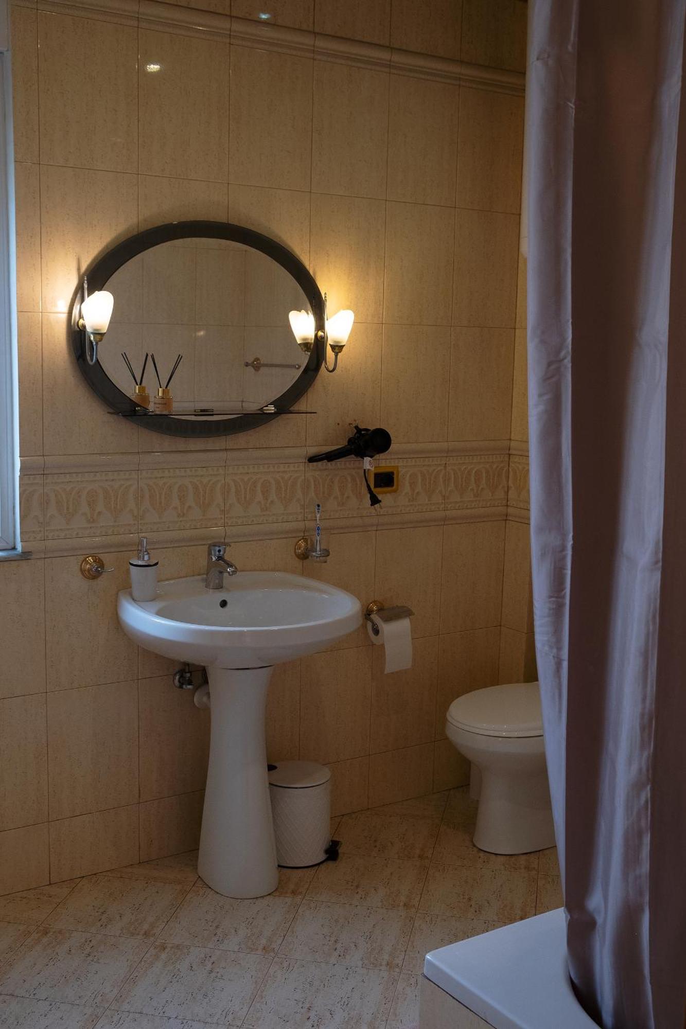 Mandarine Hostel Tirana Eksteriør billede