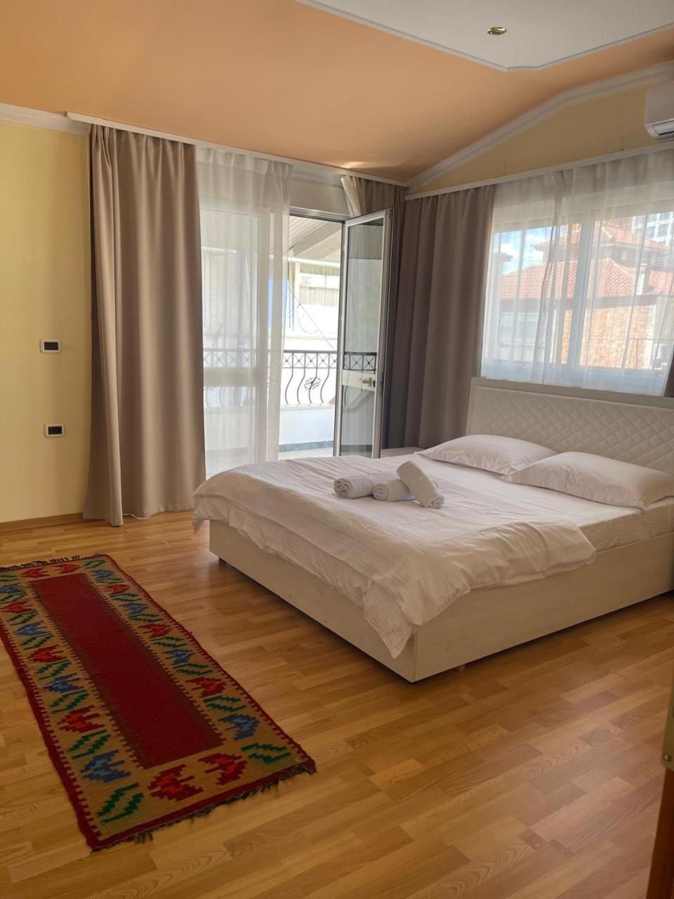 Mandarine Hostel Tirana Eksteriør billede