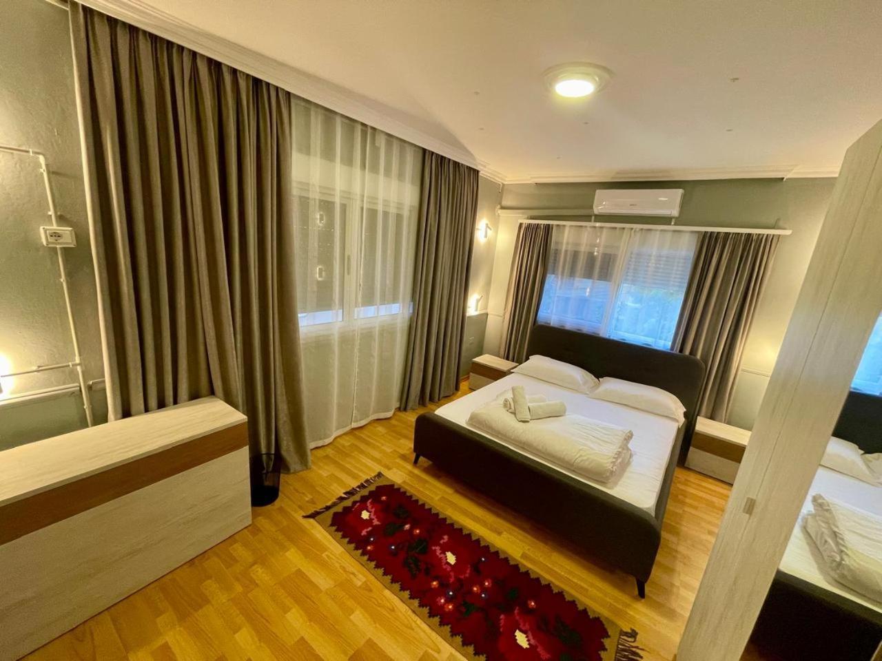 Mandarine Hostel Tirana Eksteriør billede