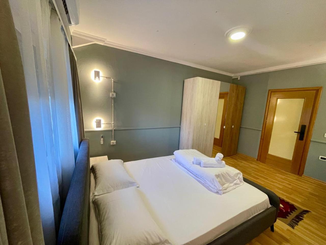 Mandarine Hostel Tirana Eksteriør billede