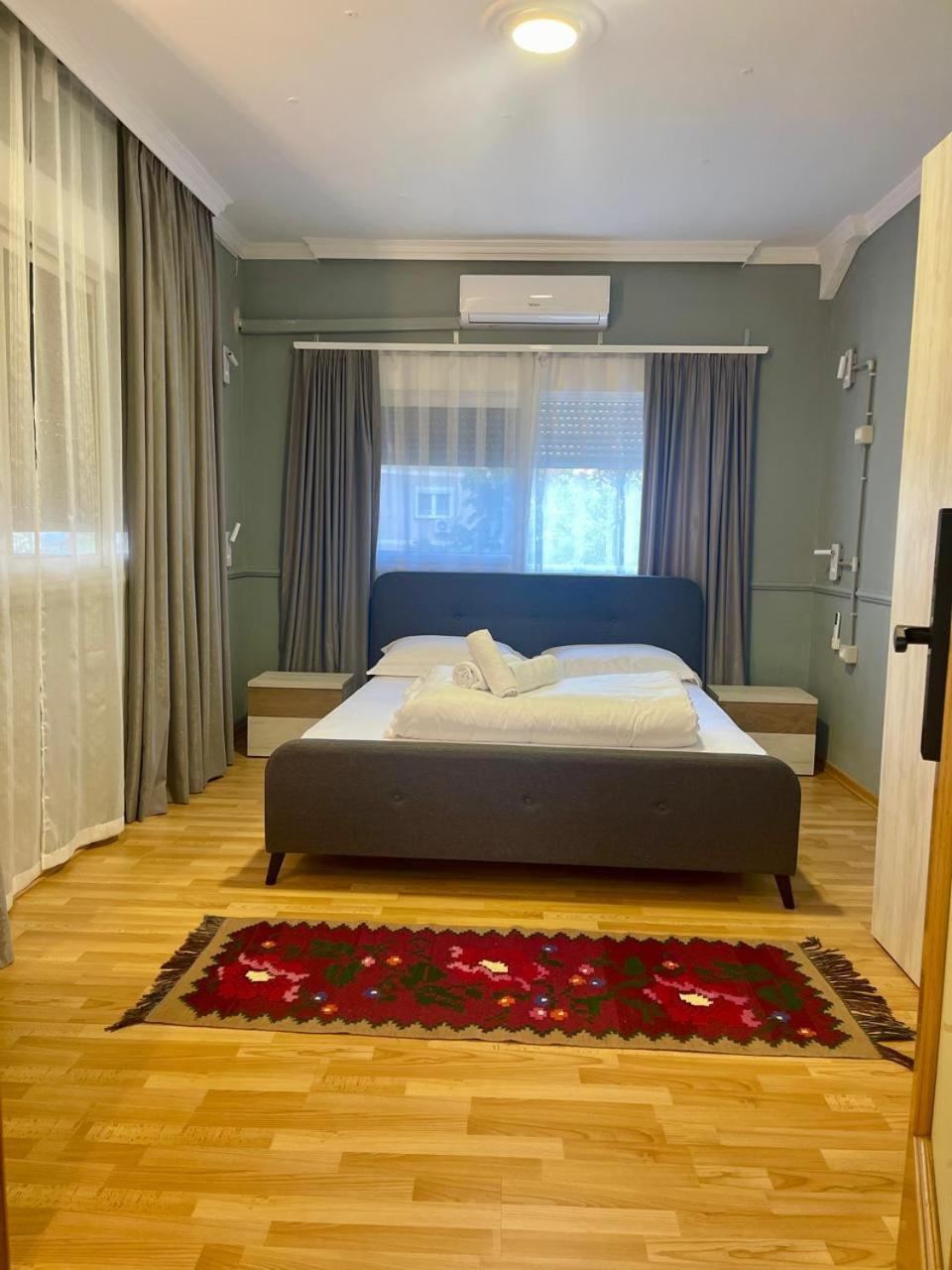 Mandarine Hostel Tirana Eksteriør billede
