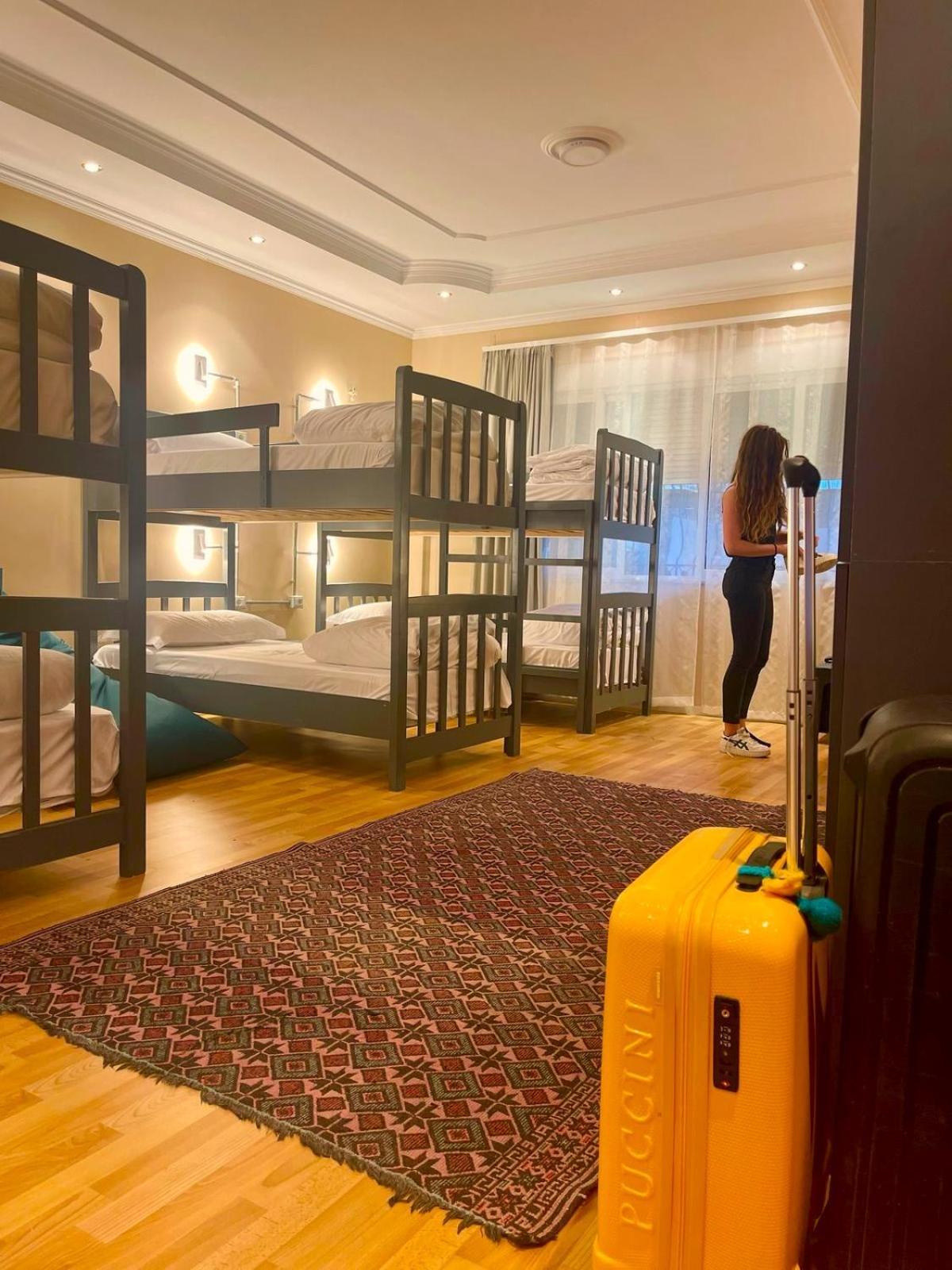 Mandarine Hostel Tirana Eksteriør billede