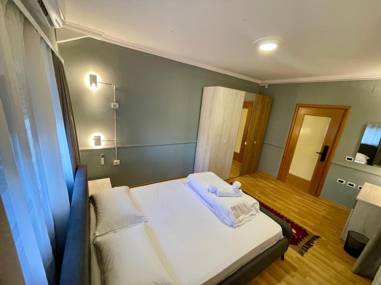 Mandarine Hostel Tirana Eksteriør billede